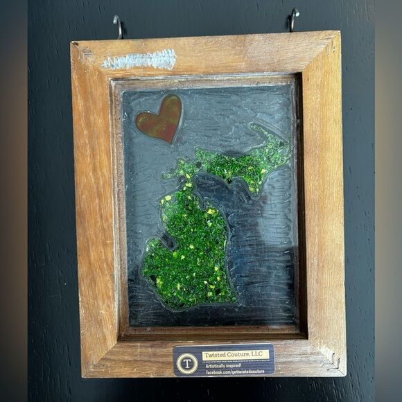Michigan Stained glass heart hanging window art. State of Michigan painted frame - Picture 4 of 8
